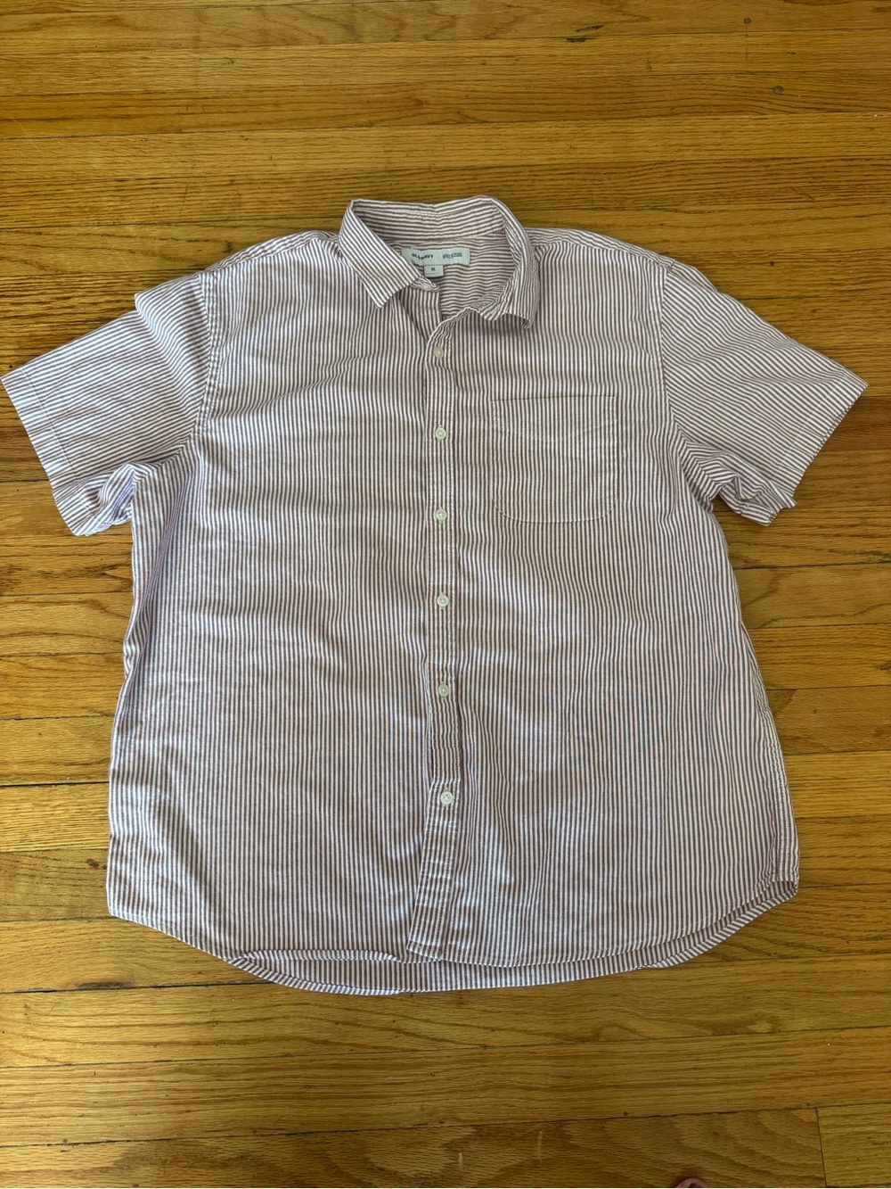 Men’s Old Navy Striped Short-Sleeved Button-Down Shirt